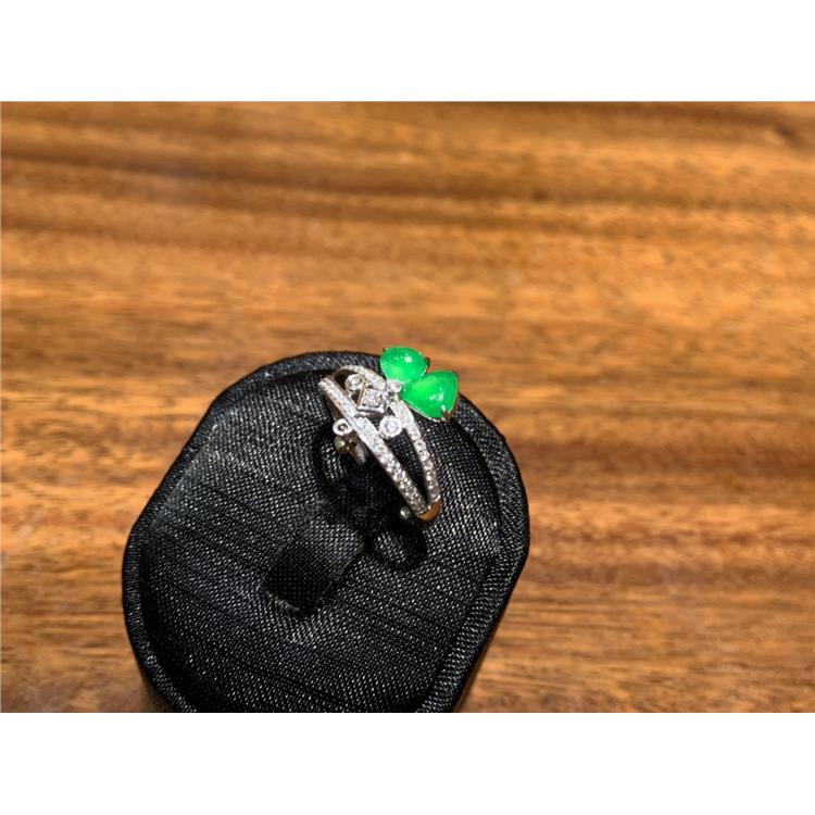 想买一件玉坠传承 上海黄浦区蝴蝶戒指 怕欺骗 找晚香玉珠宝杨琴