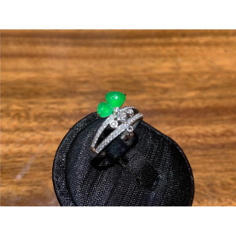 想买一件玉坠传承 金山区蝴蝶戒指 怕欺骗 找晚香玉珠宝杨琴