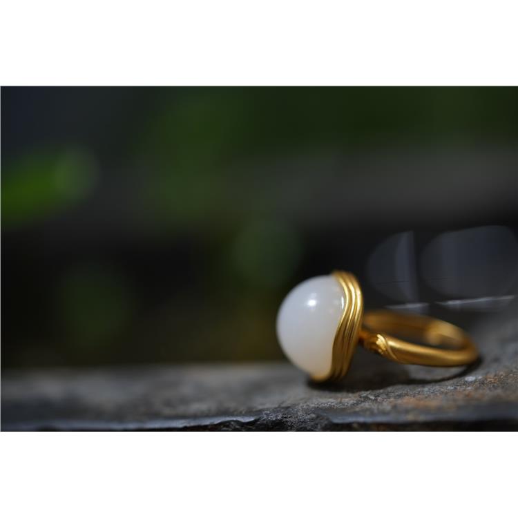 想买一件玉坠传承 闵行区紫翡戒指 怕欺骗 找晚香玉珠宝杨琴