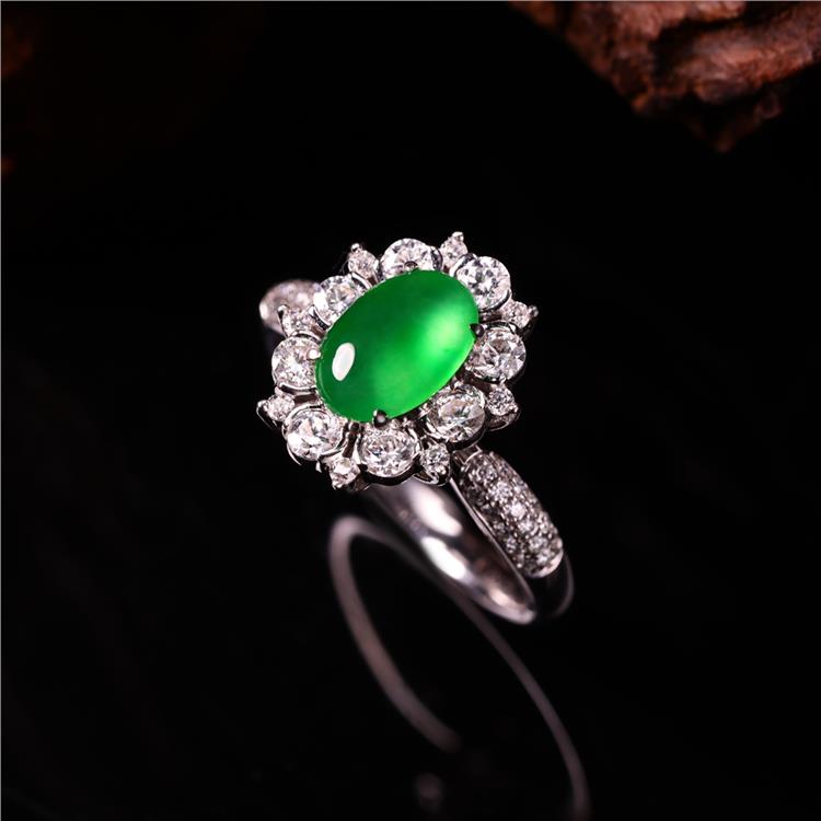 想买一件玉坠传承 闵行区翡翠戒指 找晚香玉珠宝杨琴