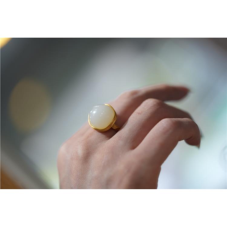 想买一件玉坠传承 金山区翡翠戒指 怕欺骗 找晚香玉珠宝杨琴