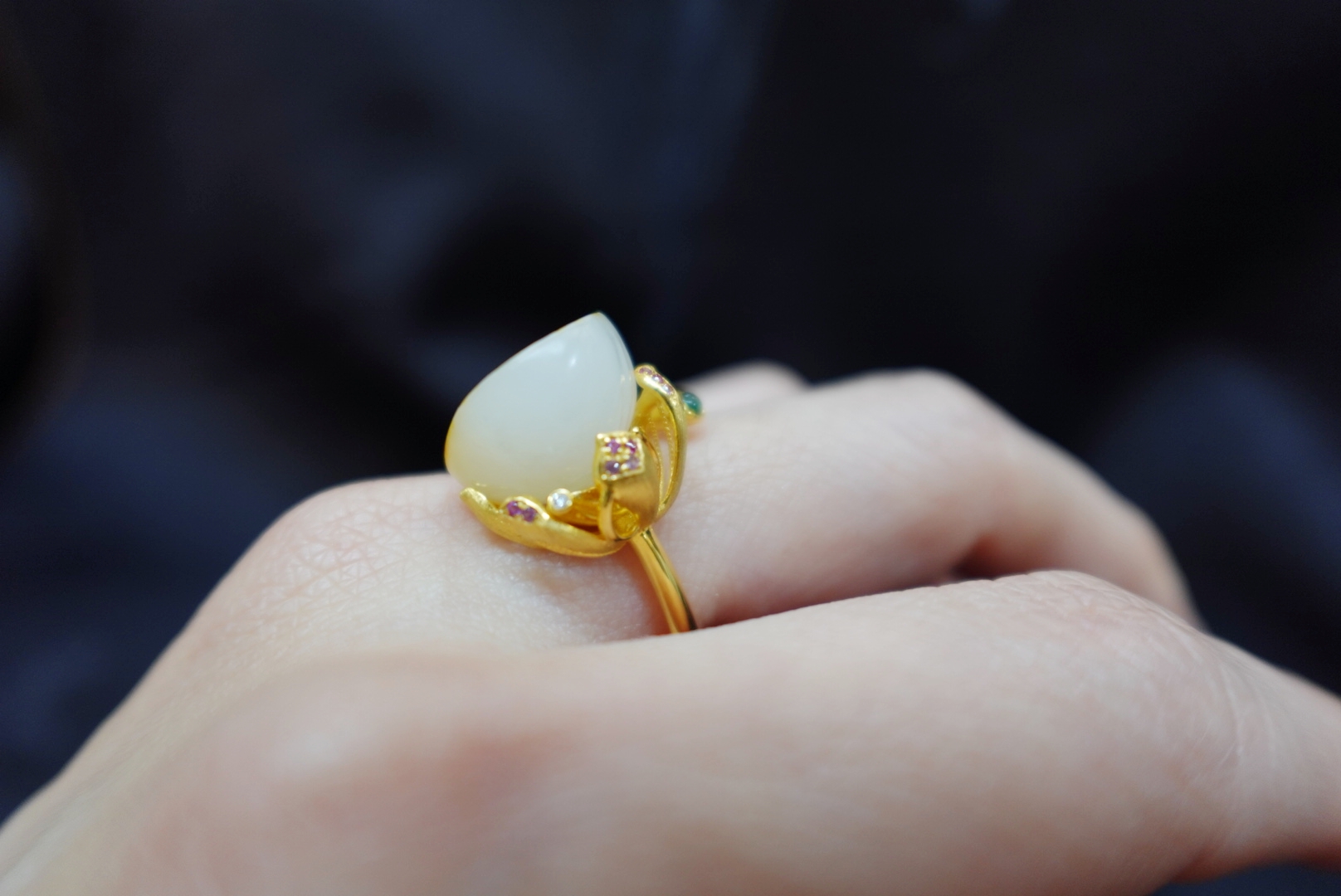 想买一件玉坠传承 虹口区和田玉扳指 上海晚香玉喝茶品玉好去处