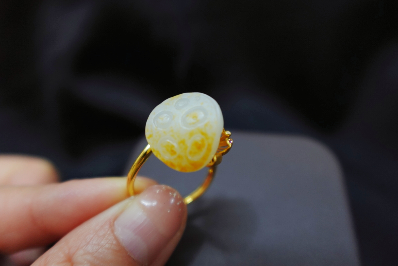 资深玉石顾问 金山区翡翠戒指 怕欺骗 找晚香玉珠宝杨琴