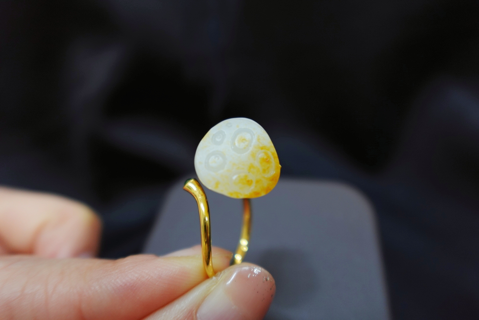 想买一件玉坠传承 静安区籽料戒指 上海晚香玉喝茶品玉好去处