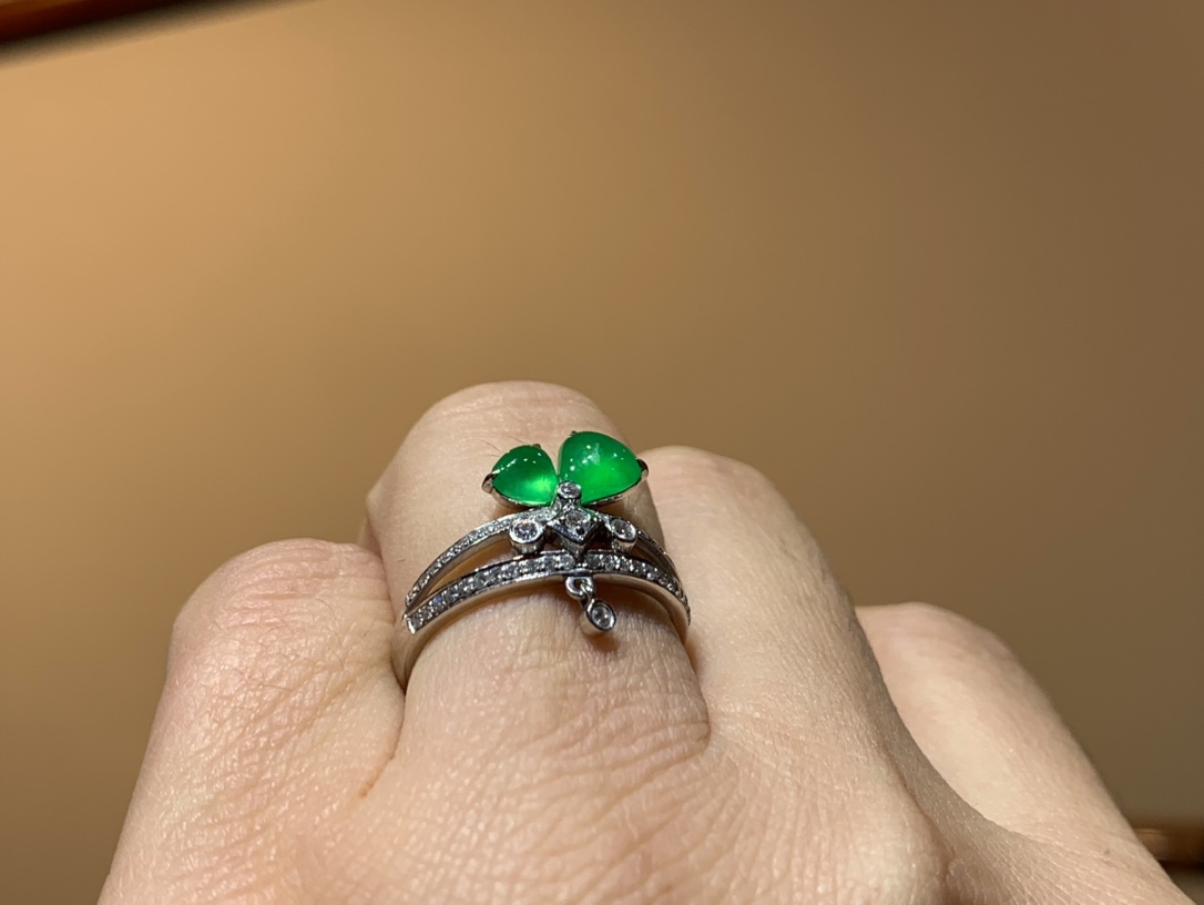 想买一件玉坠传承 普陀区和田玉扳指 怕欺骗 找晚香玉珠宝杨琴