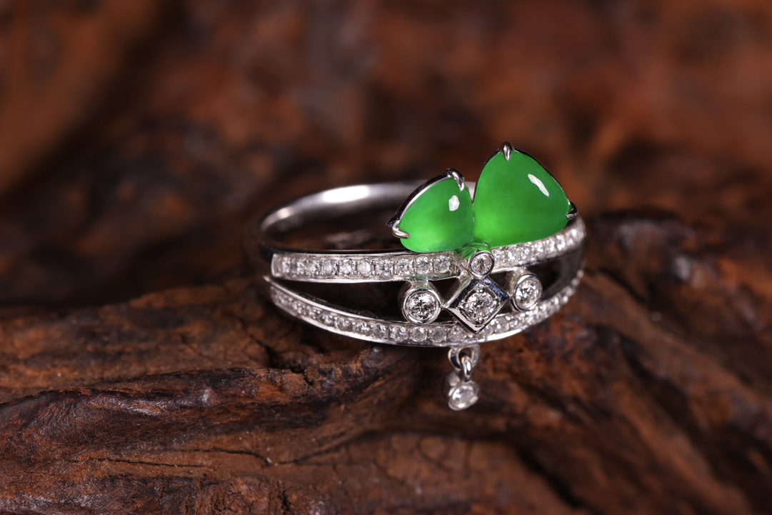 想买一件玉坠传承 金山区翡翠戒指 怕欺骗 找晚香玉珠宝杨琴