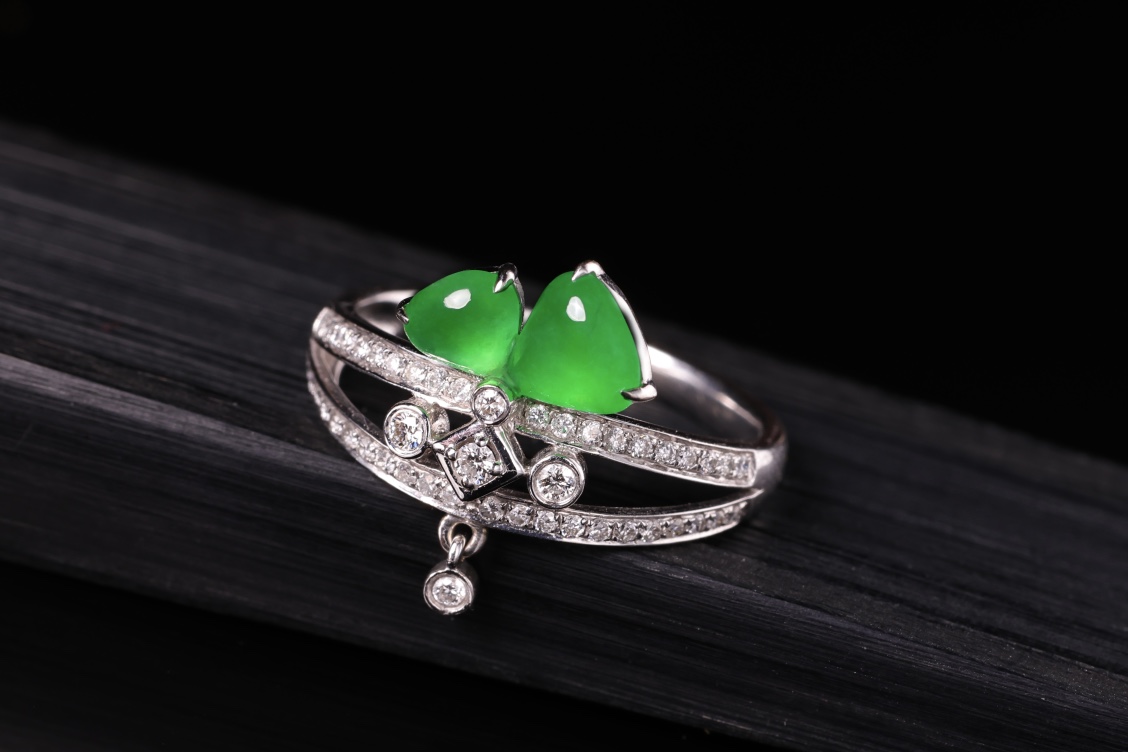 想买一件玉坠传承 金山区蝴蝶戒指 怕欺骗 找晚香玉珠宝杨琴