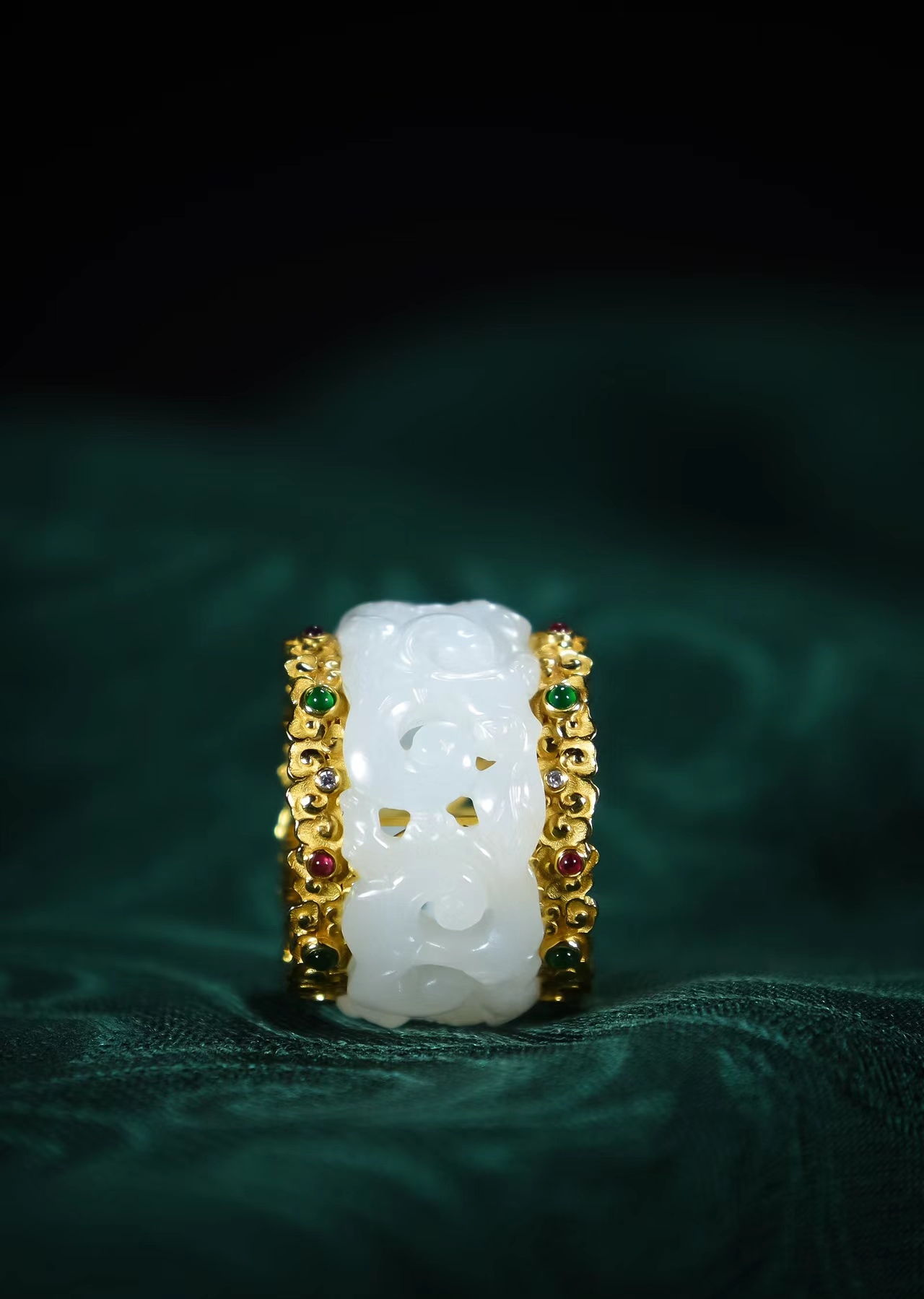 想买一件玉坠传承 金山区翡翠戒指 怕欺骗 找晚香玉珠宝杨琴