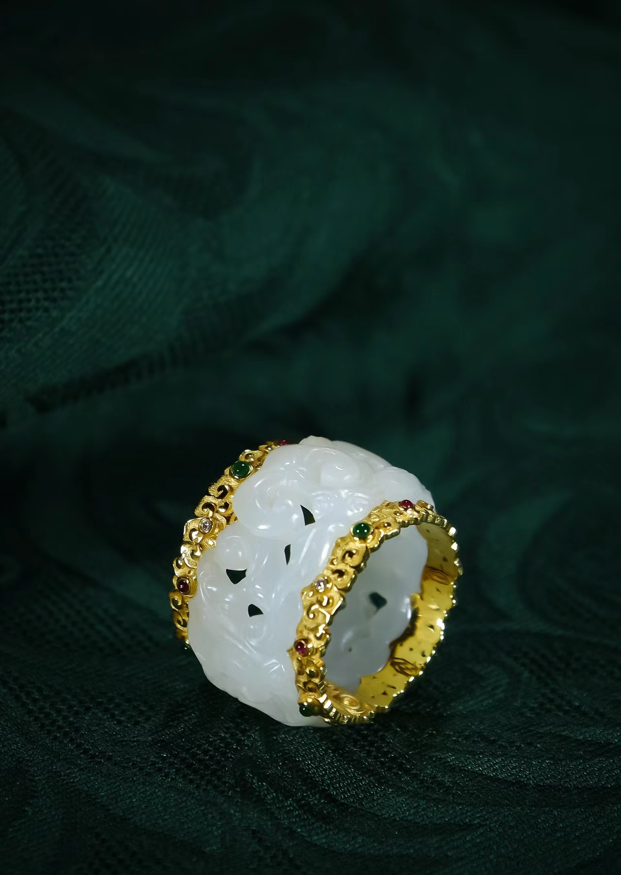 想买一件玉坠传承 徐汇区紫翡戒指 找晚香玉珠宝杨琴