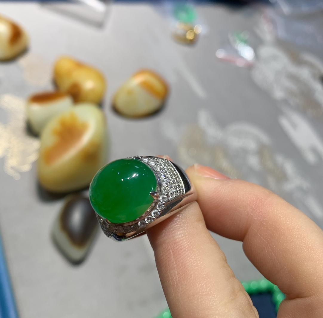 资深玉石顾问 静安区翡翠戒指 上海晚香玉珠宝源头批发价