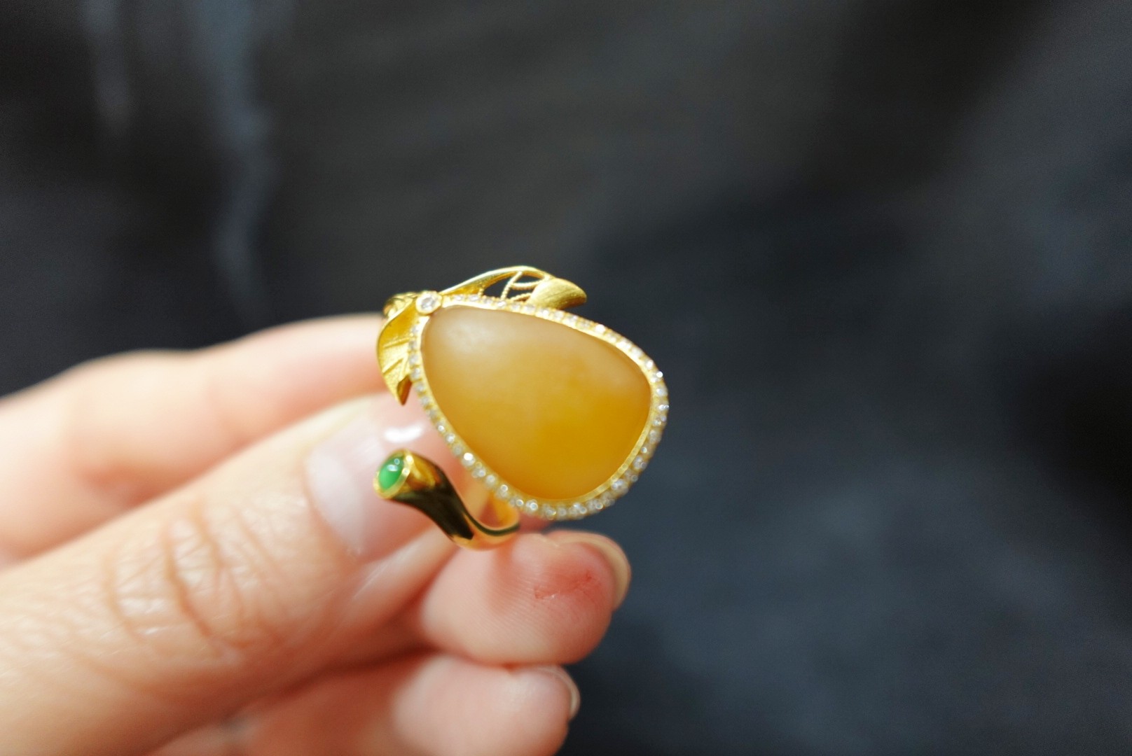 想买一件玉坠传承 青浦区和田玉扳指 上海晚香玉珠宝靠谱卖家