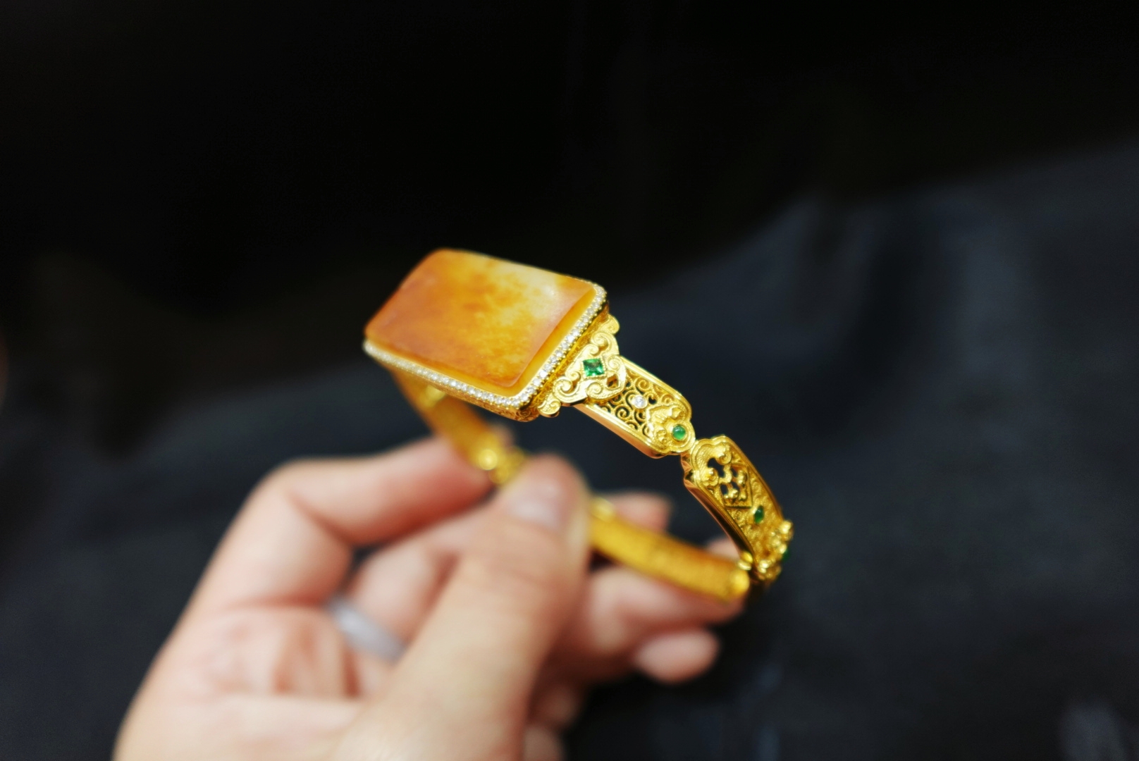 资深玉石顾问 闵行区翡翠手镯 上海晚香玉珠宝源头批发价