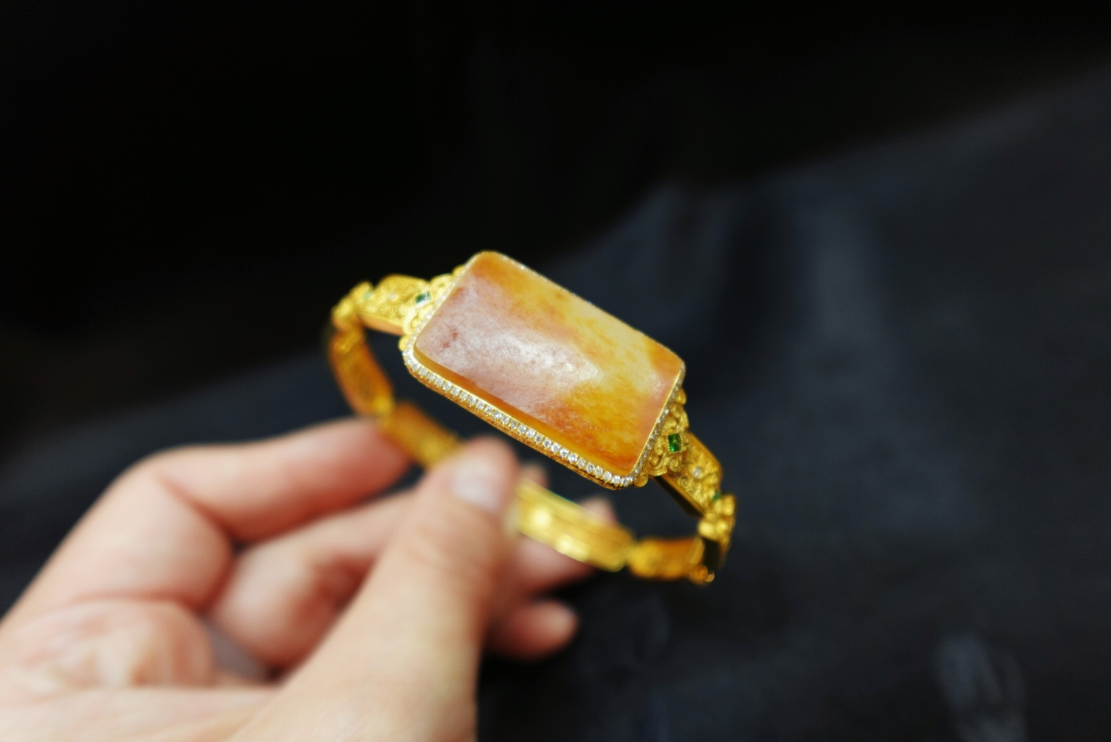 资深玉石顾问 虹口区和田玉手镯 找晚香玉珠宝杨琴