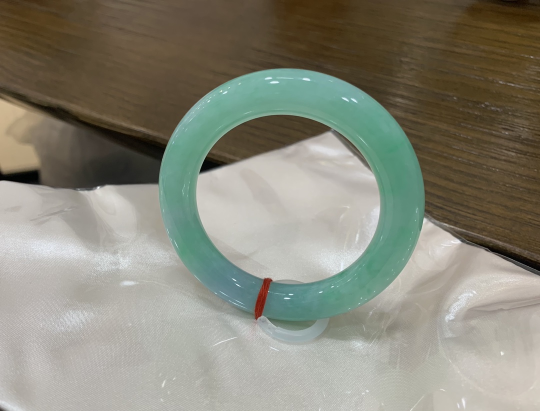 想买一件玉坠传承 浦东新区梅花开口镯 上海晚香玉珠宝