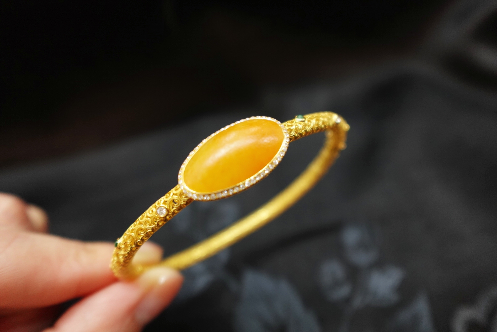 想买一件玉坠传承 杨浦区羊脂白玉手镯 上海晚香玉喝茶品玉好去处