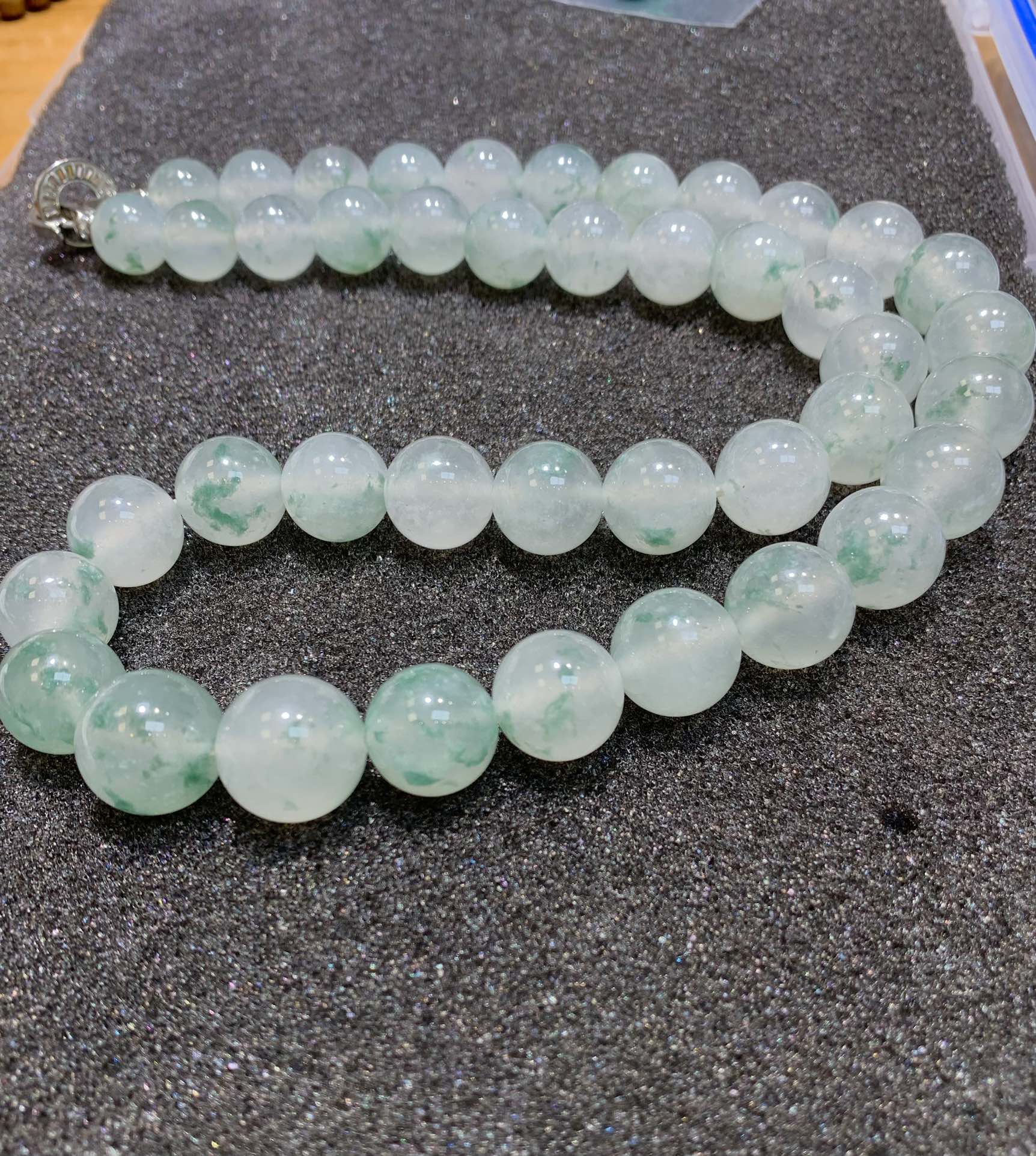 想买一件玉坠传承 白玉手镯 比源头还靠谱的上海晚香玉珠宝店