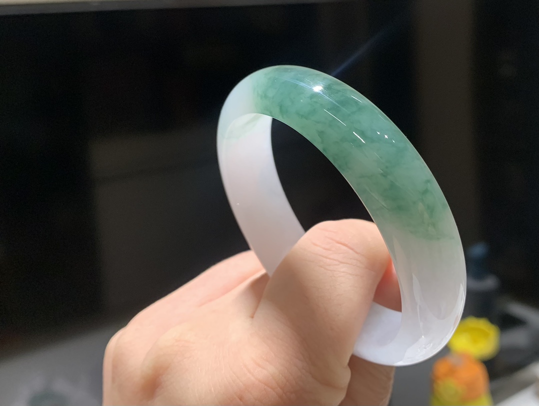 资深玉石顾问 闵行区翡翠手镯 上海晚香玉珠宝源头批发价