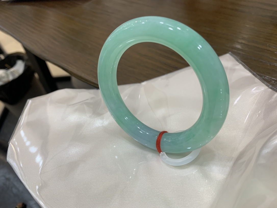 想买一件玉坠传承 徐汇区白玉手镯 找晚香玉珠宝杨琴