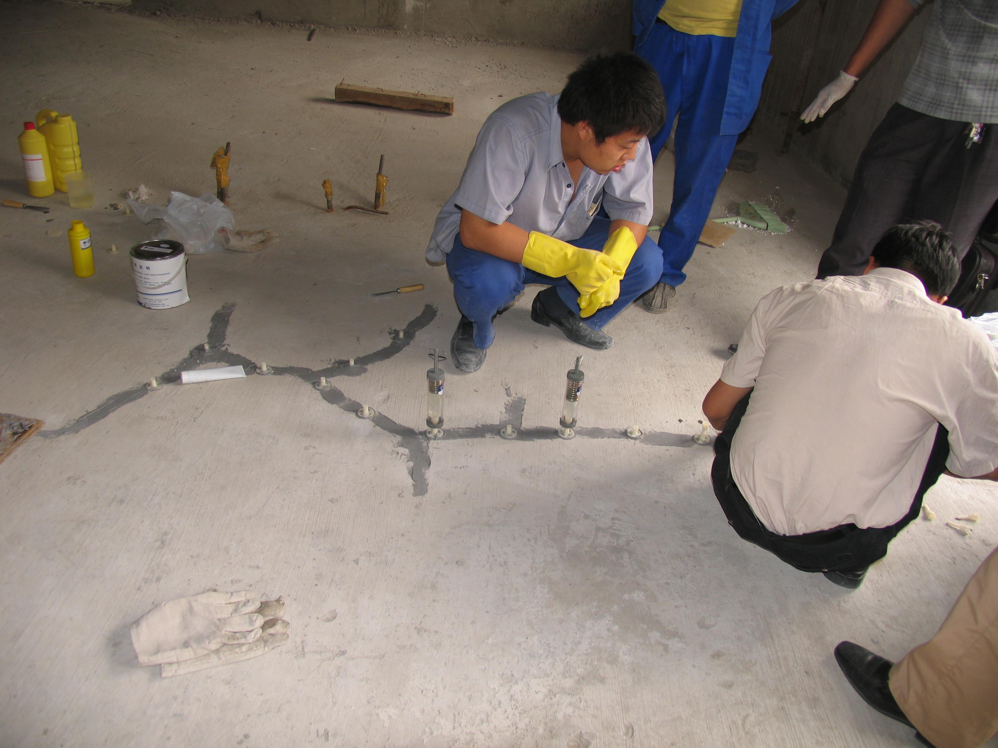 裂缝修补 产品描述混凝土裂缝为常见的裂缝形式,针对混凝土楼板裂缝为