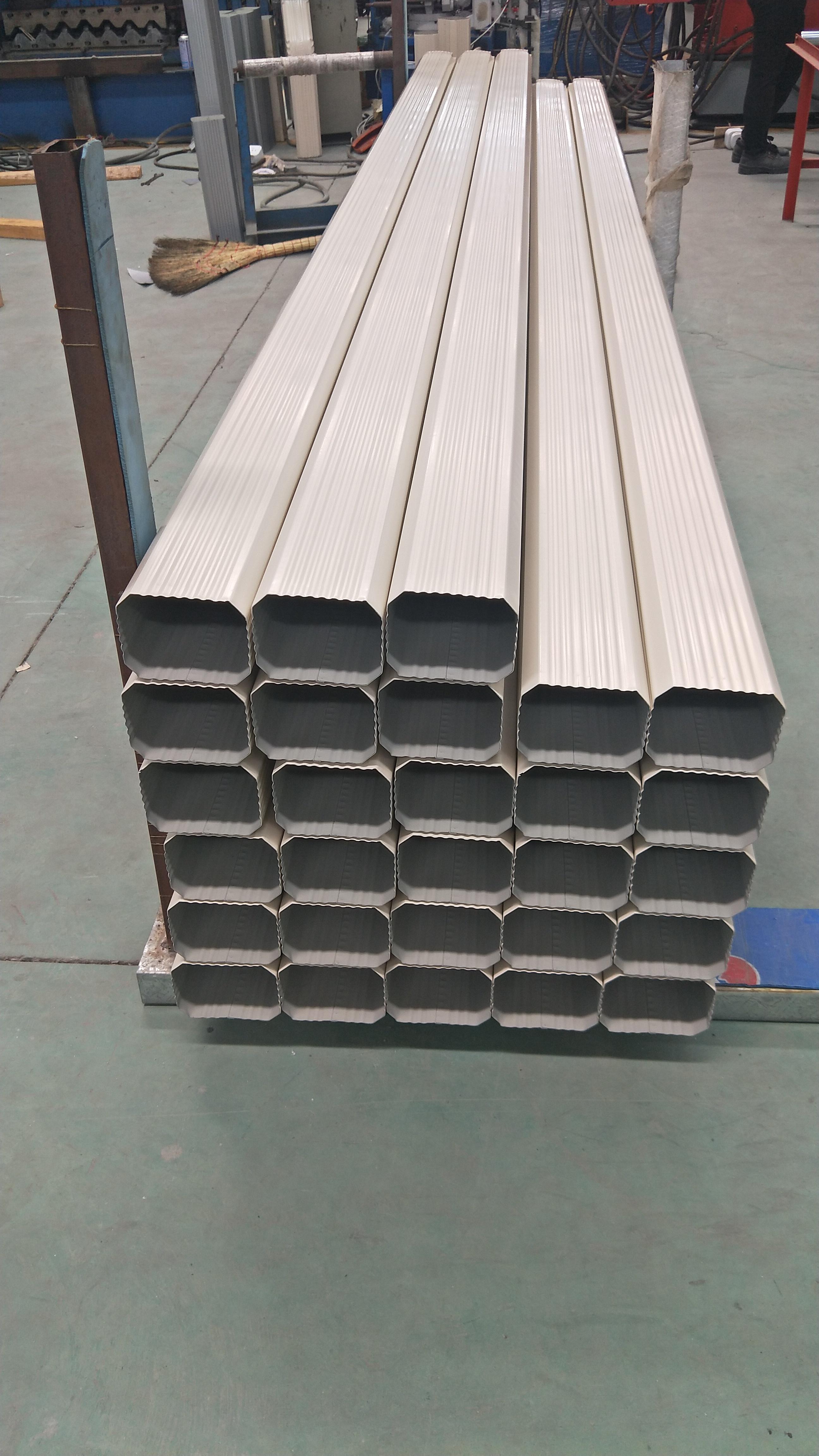 江苏恒海钢结构工程有限公司 产品展厅 >江西生产加工彩钢落水管