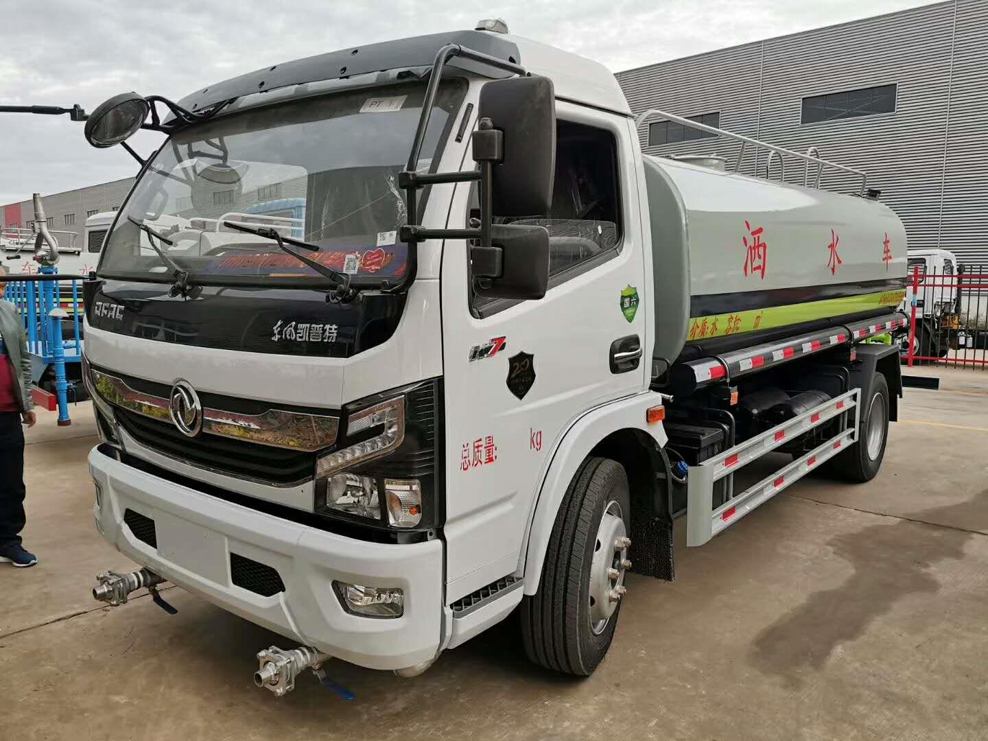 解放12方洒水车