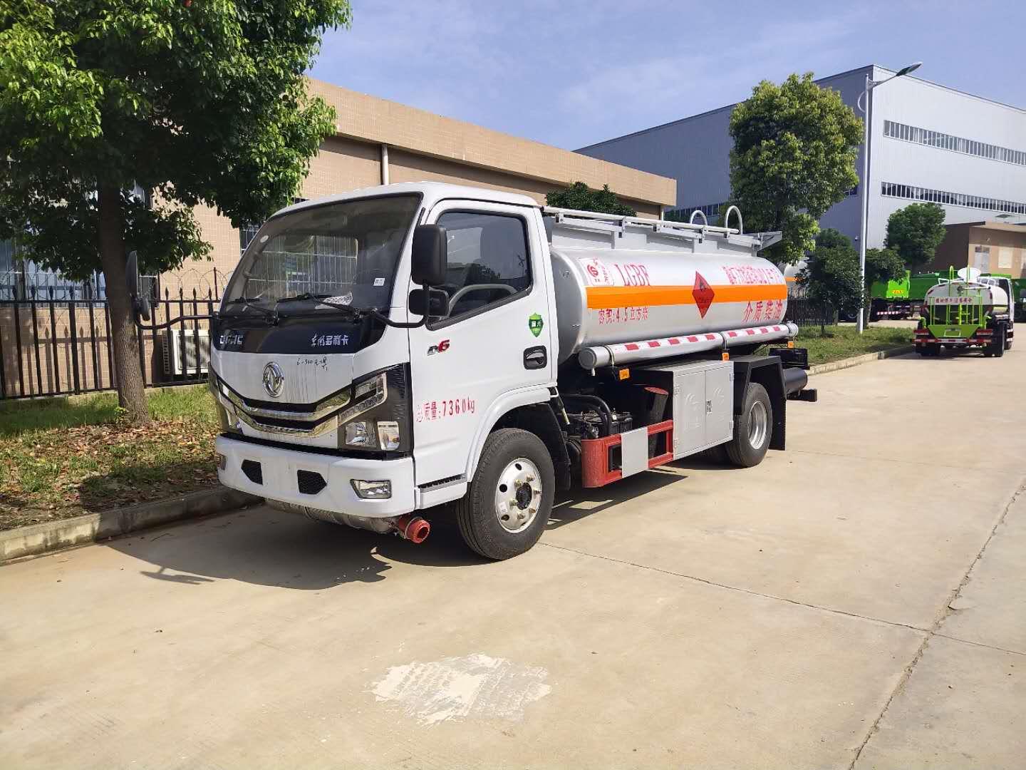 宝鸡市东风5吨油罐车出售