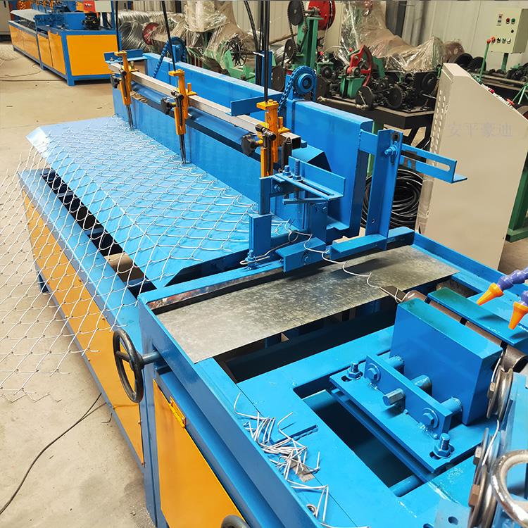 勾花网编织机器 防护网机 加工定做 养殖围网机