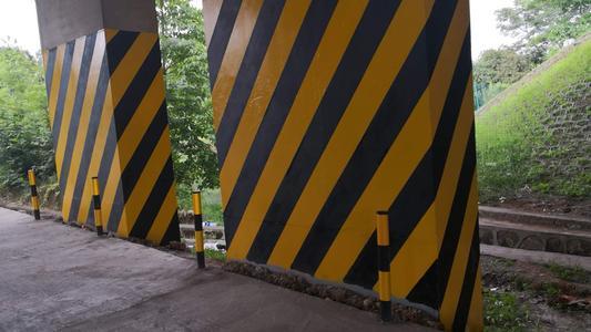 西安红白警示反光漆陕西隧道反光漆雨夜反光标线涂料可刷可涂