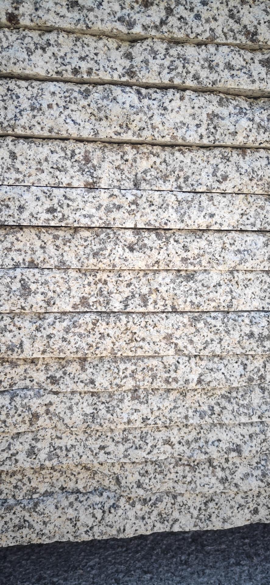 湖北万磊石材有限公司 产品展厅 >白麻光面荔枝面 芝麻灰荔枝面