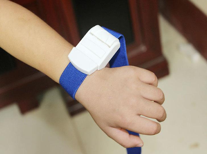 一次性止血带产品说明:该产品适用于医疗机构抽血,静脉输液时的止血