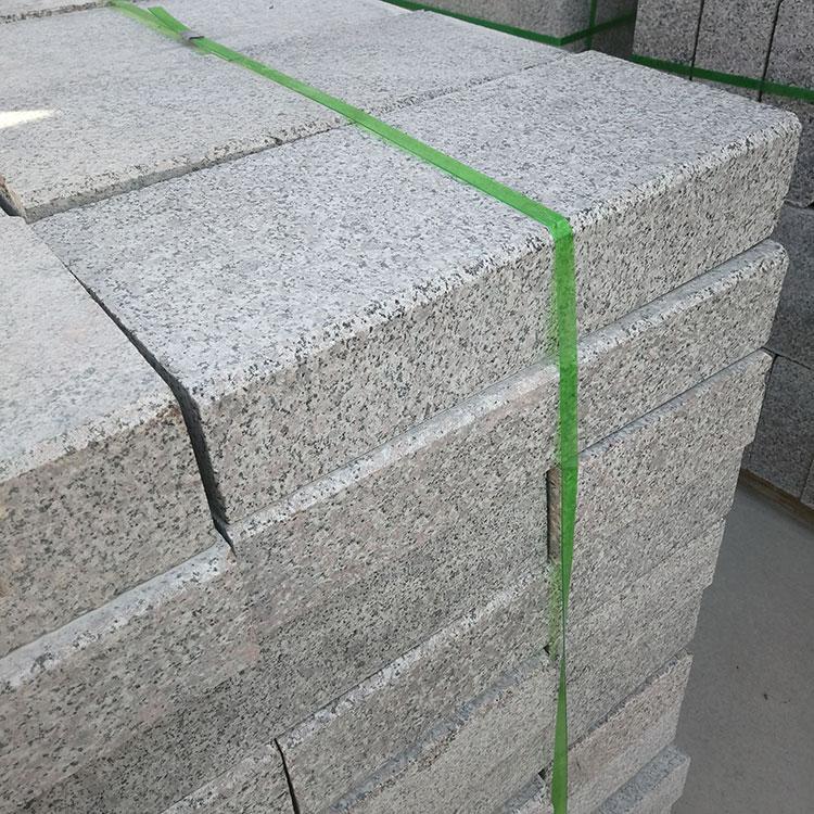 芝麻灰路边石厂家芝麻灰盲道砖芝麻灰毛板