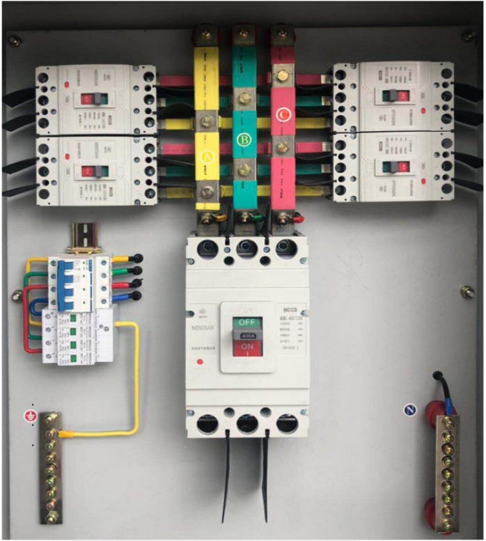 厂家直销光伏汇流箱 汇流箱三汇一报价