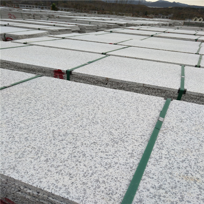 芝麻白室外铺装用得最多的石材之一.