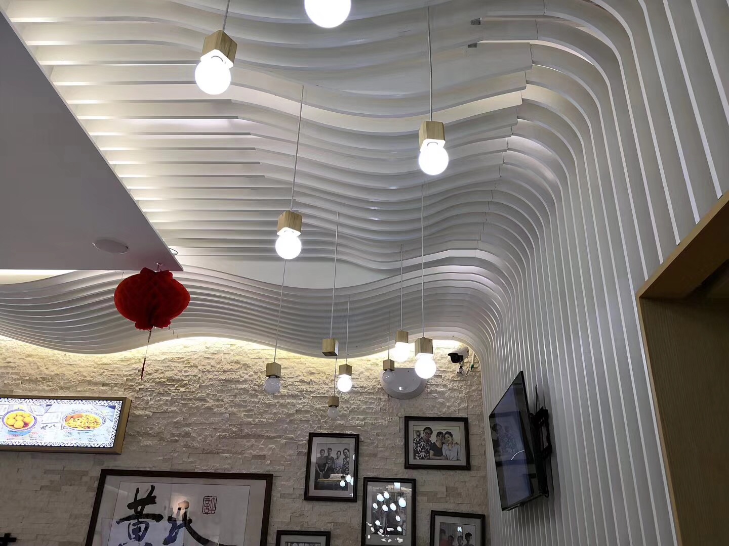 造型天花吊顶 异形孤形铝方通 冲孔造型铝单板厂家直销