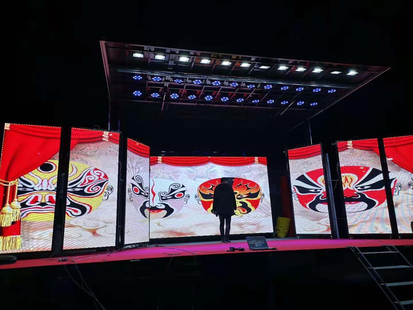 西藏程力威牌流动舞台车文体活动演出led全彩屏价格