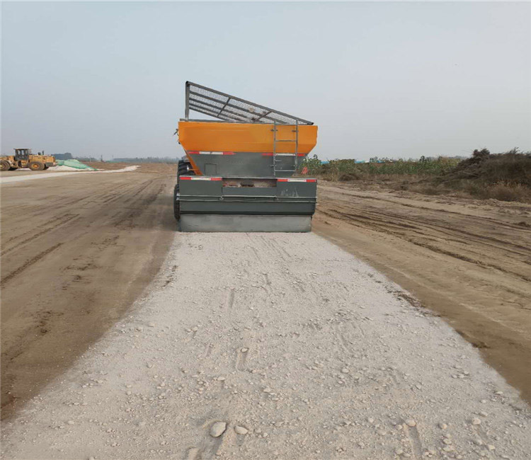 牵引式路面撒灰车白灰撒布车结实耐用