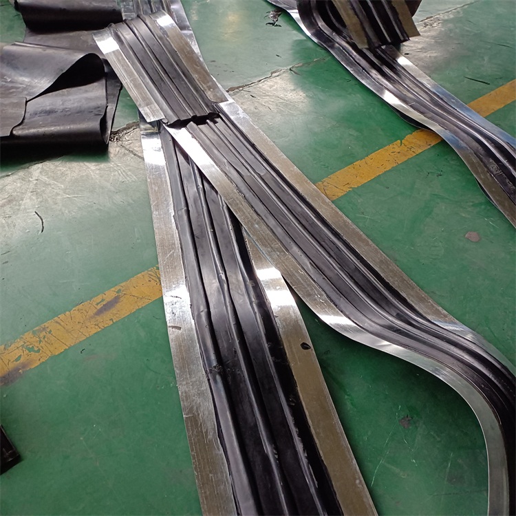 山东箱涵专用新式钢边橡胶止水带厂家报价