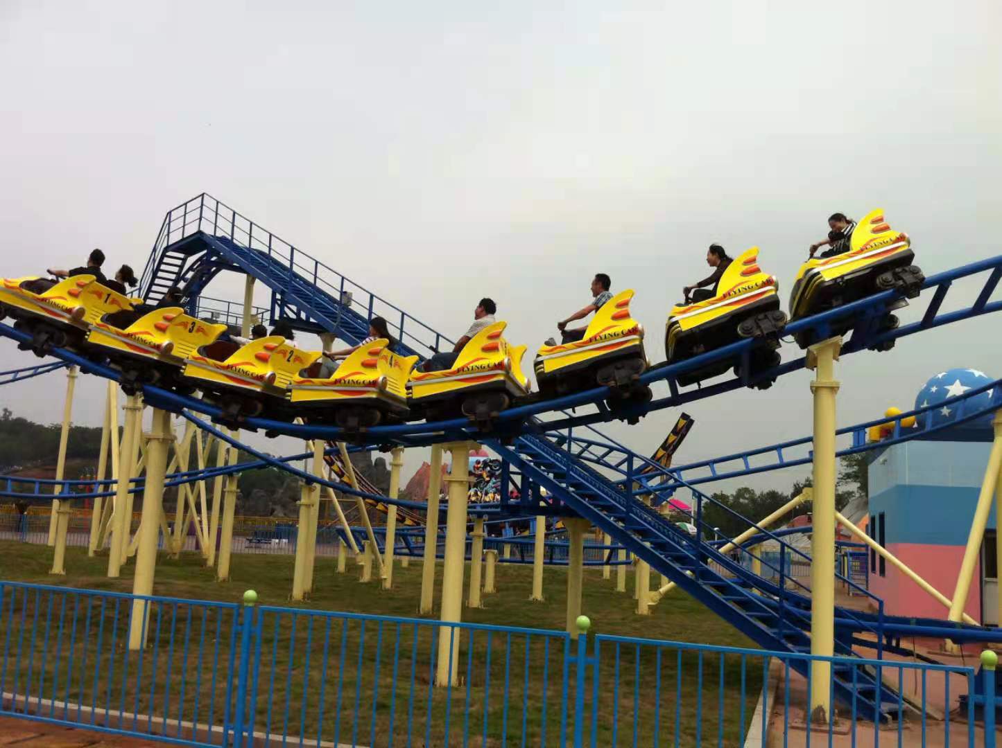 游乐设备生产厂家天鸿景区游乐设备过山车