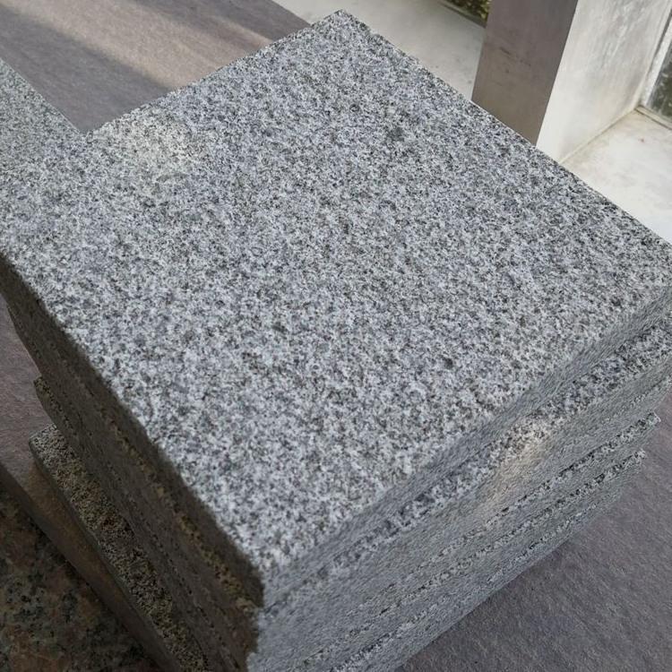 泗水芝麻灰石材厂 芝麻灰花岗岩密度 芝麻灰盲道砖