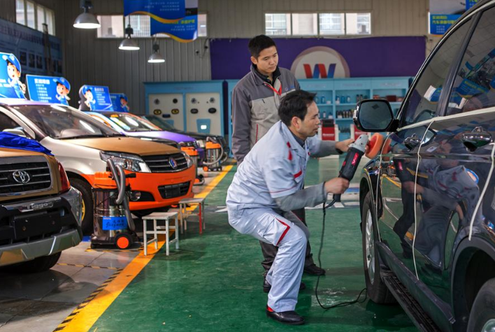 汽修二级和高级一级,尤其是汽车维修高级技工的薪金待遇,基本月薪都在