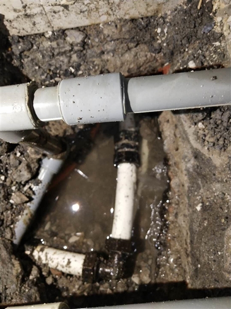 三角镇学校园区供水主管漏水查漏
