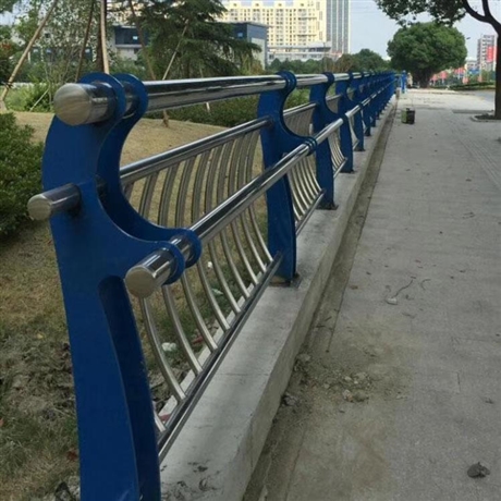 燈光河道欄桿哪里賣 河道護欄批發(fā)廠