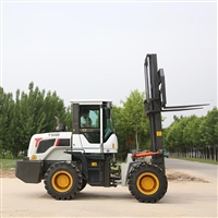 四驱小型越野式叉车价格厂家直销