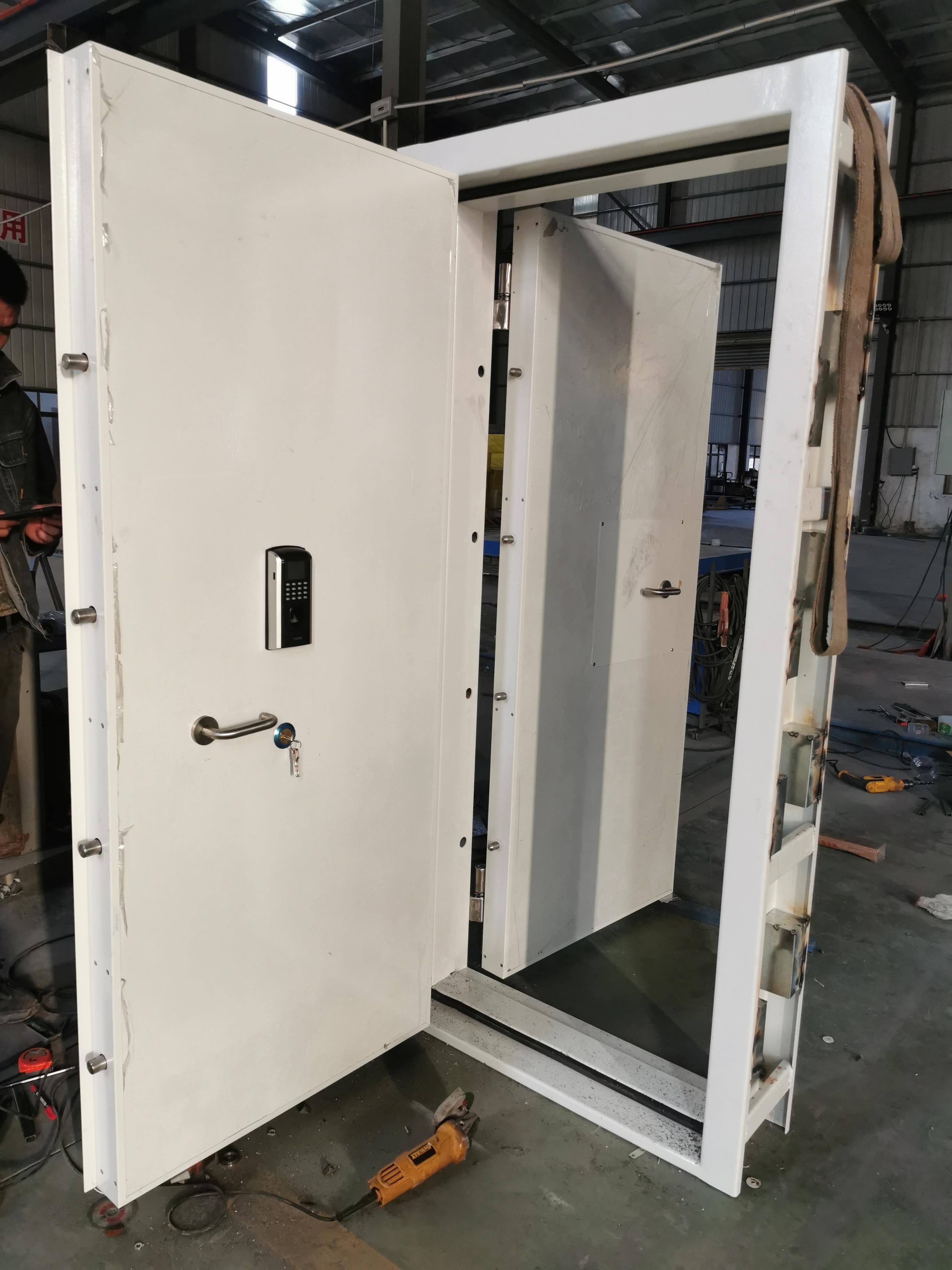 广东省肇庆市双人双锁指纹锁枪弹库门