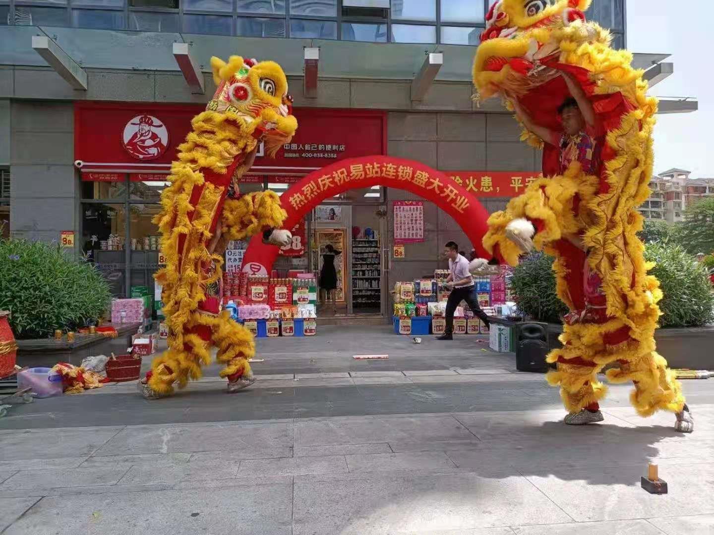 东莞醒狮队火锅店开张演出