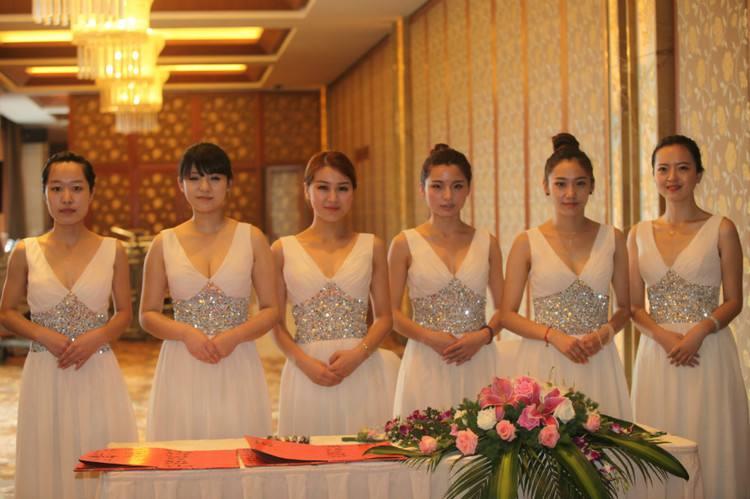 北京舞台搭建 花朵佩戴礼仪服务租赁舞台设备