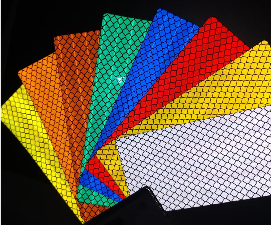 超工程级egp反光膜:有普通有缝款,普通无缝款,高亮款(亮度达到国标