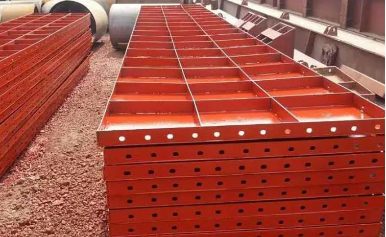 根据客户的施工需求和要求生产不同尺寸,规格和型号的钢模板