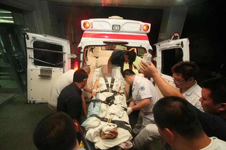 120救护车救人图片