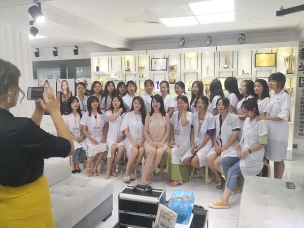 讲讲有实力的职校技术学校十几岁AG尊龙凯